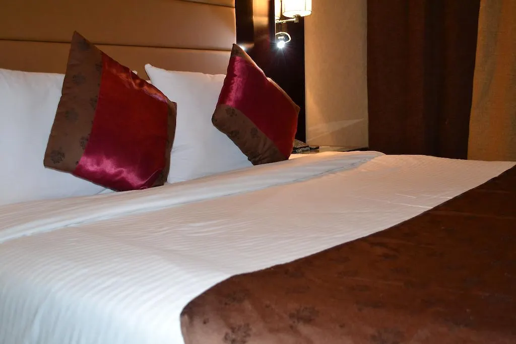 Strand Hotel Абу-Даби