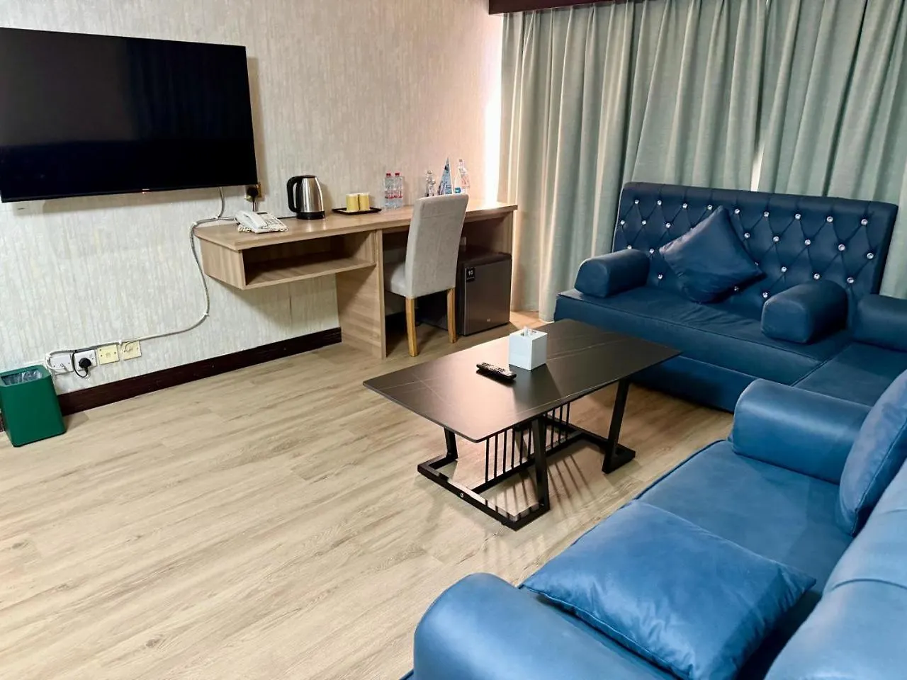 Strand Hotel Абу-Даби 3*,