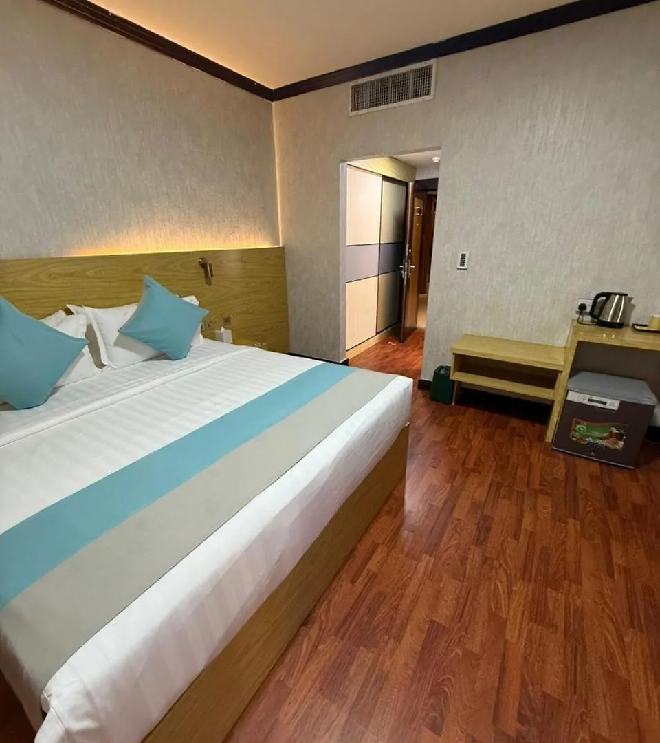 Strand Hotel Abu Dhabi 3*,