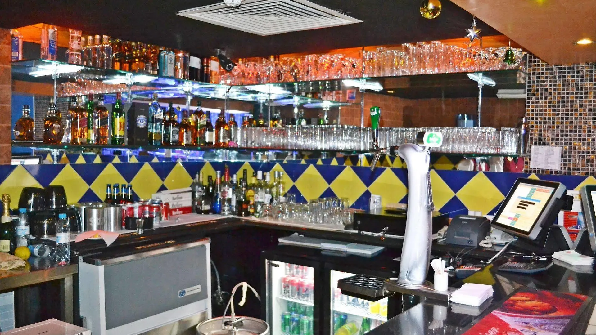 Strand Hotel Абу-Даби